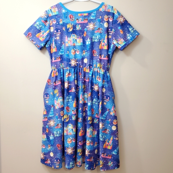 It's A Small World Print Dress - Size large - Picture 5 of 8